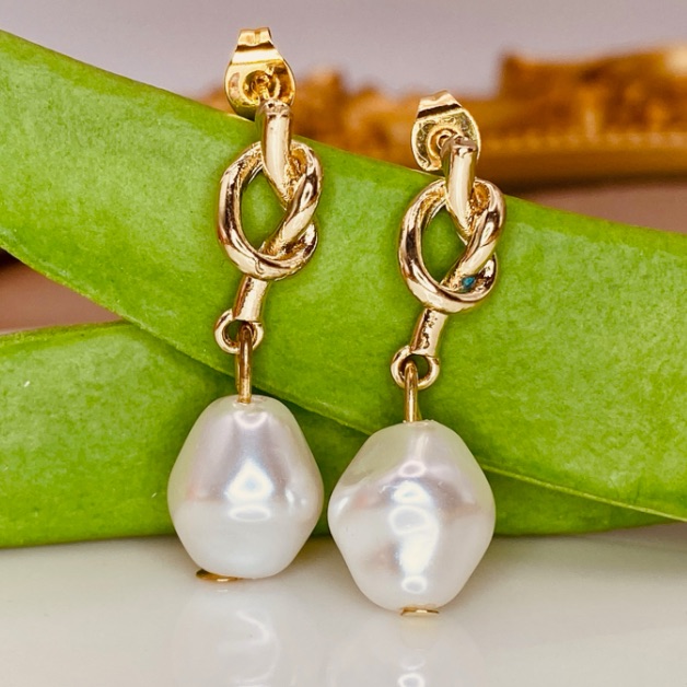 Cute Gold Knot And Faux Pearl Drop Design Stud Earrings